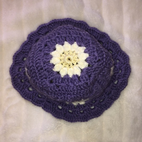 ⭐️SOLD⭐️Handmade crochet purple daisy bucket hat - Picture 3 of 3